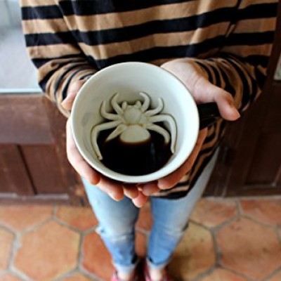 Attention, araignée dans votre café !