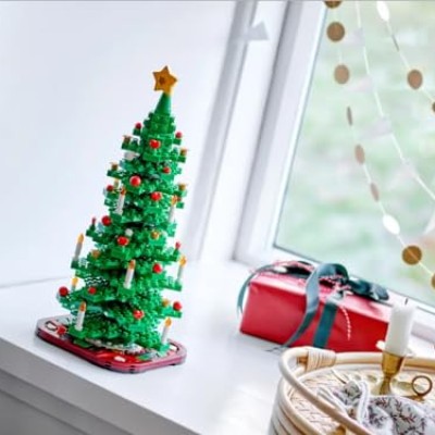 Builder wanted: Christmas tree edition!